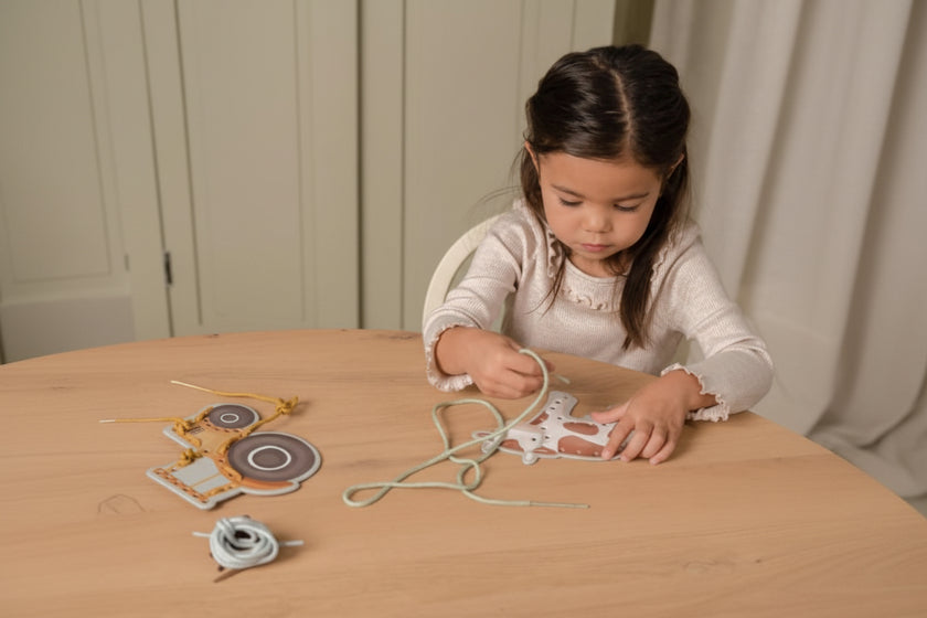 Lacing Cards Little Farm 3+