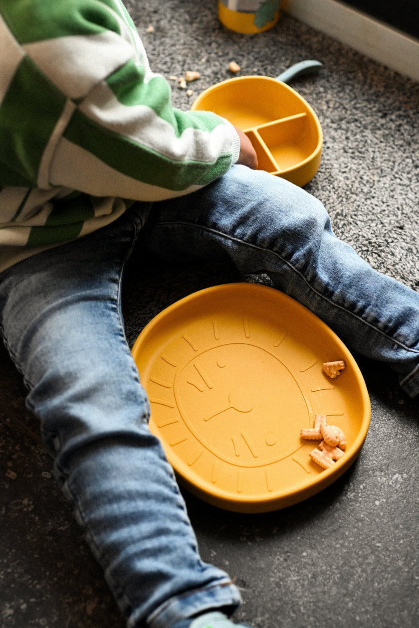 Piatto in silicone con ventosa Alfie Senape