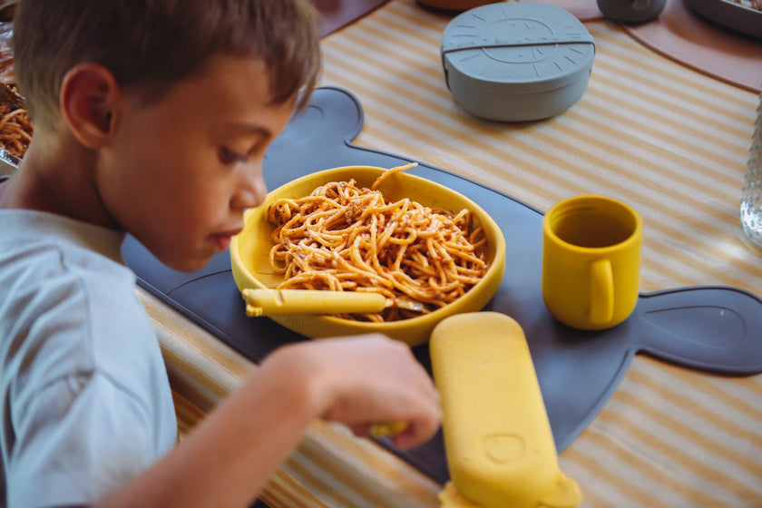 Piatto in silicone con ventosa Alfie Senape